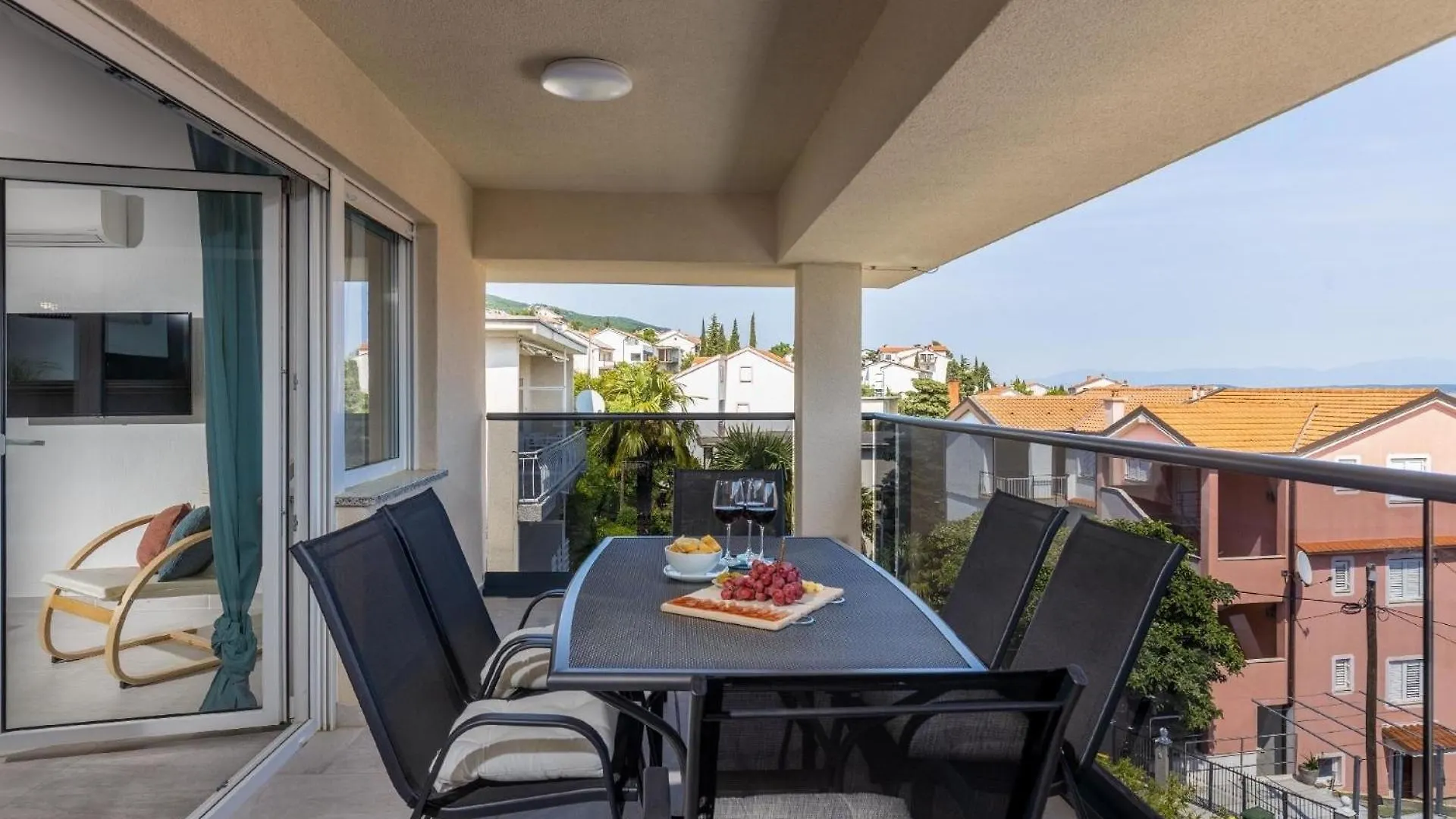 Wunderschoene Wohnung In Crikvenica Mit Schoener Terrasse Apartment